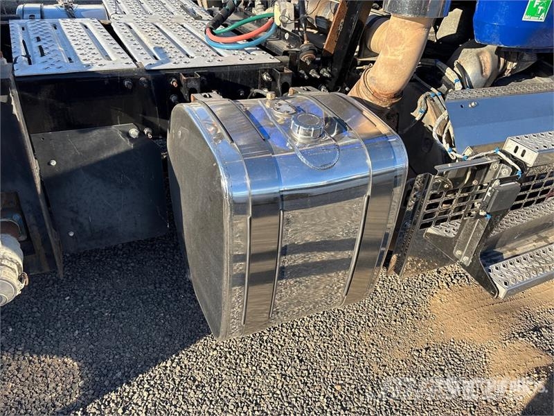 Mack AN64T 6x4 T/A Day Cab Truck Tractor Vilcēji