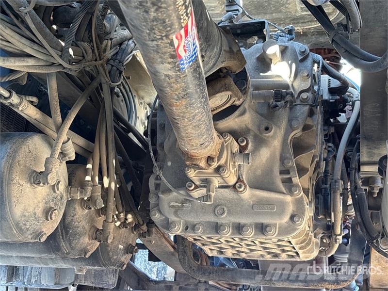 Mack AN64T 6x4 T/A Day Cab Truck Tractor Vilcēji