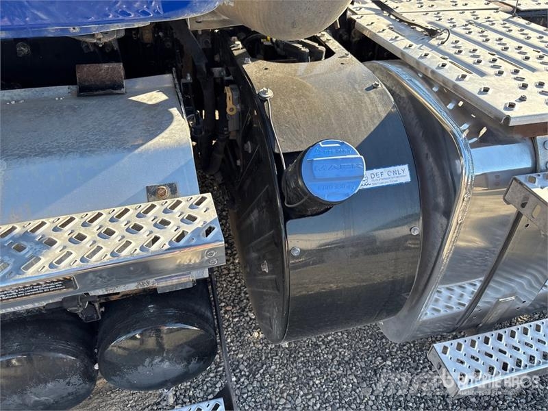 Mack AN64T 6x4 T/A Day Cab Truck Tractor Vilcēji