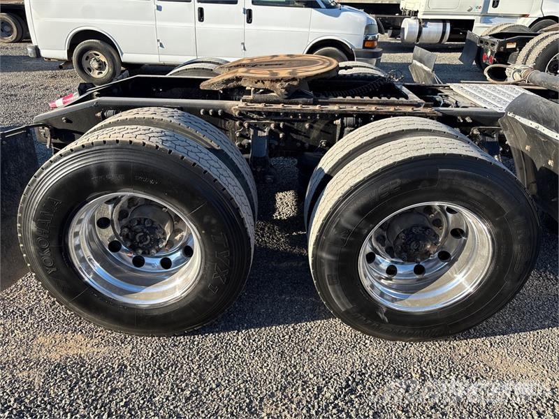 Mack AN64T 6x4 T/A Day Cab Truck Tractor Vilcēji