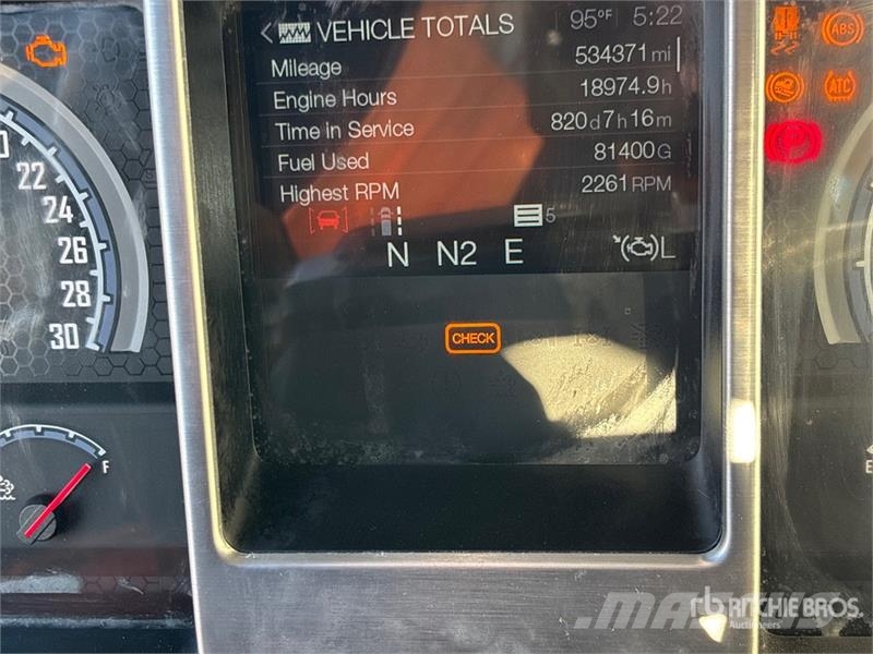 Mack AN64T 6x4 T/A Day Cab Truck Tractor Vilcēji