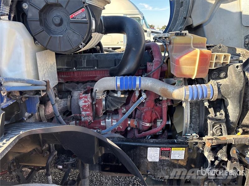 Mack AN64T 6x4 T/A Day Cab Truck Tractor Vilcēji