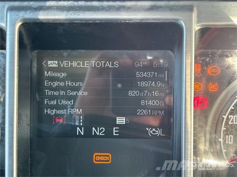 Mack AN64T 6x4 T/A Day Cab Truck Tractor Vilcēji
