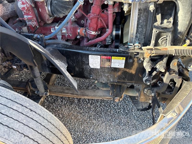 Mack AN64T 6x4 T/A Day Cab Truck Tractor Vilcēji