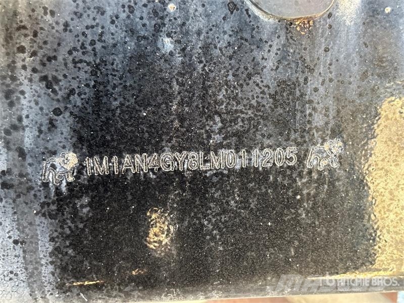 Mack AN64T 6x4 T/A Day Cab Truck Tractor Vilcēji