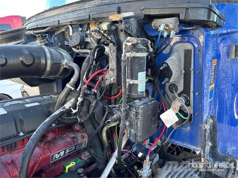 Mack AN64T 6x4 T/A Day Cab Truck Tractor Vilcēji