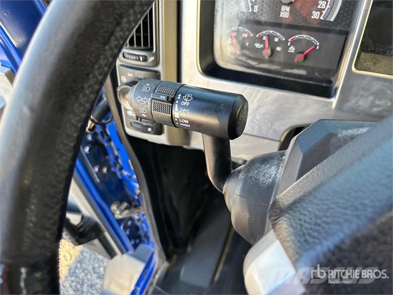 Mack AN64T 6x4 T/A Day Cab Truck Tractor Vilcēji