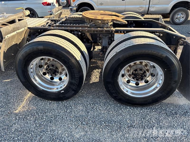 Mack AN64T 6x4 T/A Day Cab Truck Tractor Vilcēji