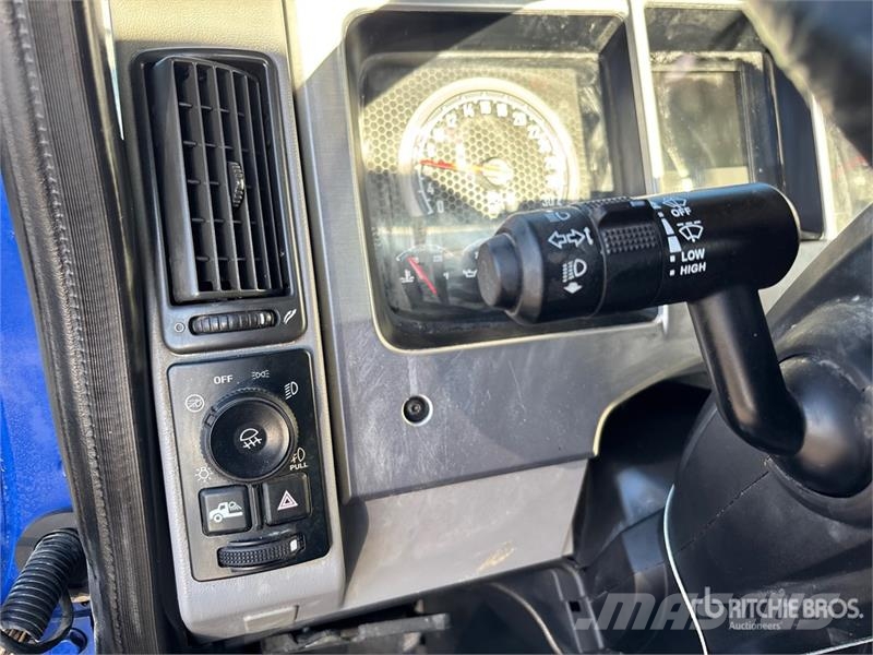 Mack AN64T 6x4 T/A Day Cab Truck Tractor Vilcēji