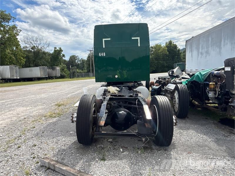 Mack AN64T 6x4 T/A Sleeper Truck Tractor (Inoperable) Naudoti vilkikai