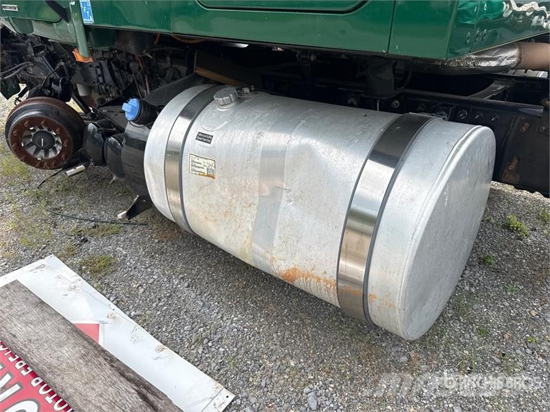 Mack AN64T 6x4 T/A Sleeper Truck Tractor (Inoperable) Naudoti vilkikai