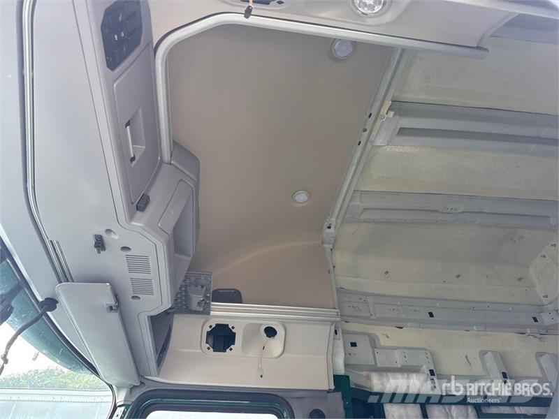 Mack AN64T 6x4 T/A Sleeper Truck Tractor (Inoperable) Naudoti vilkikai