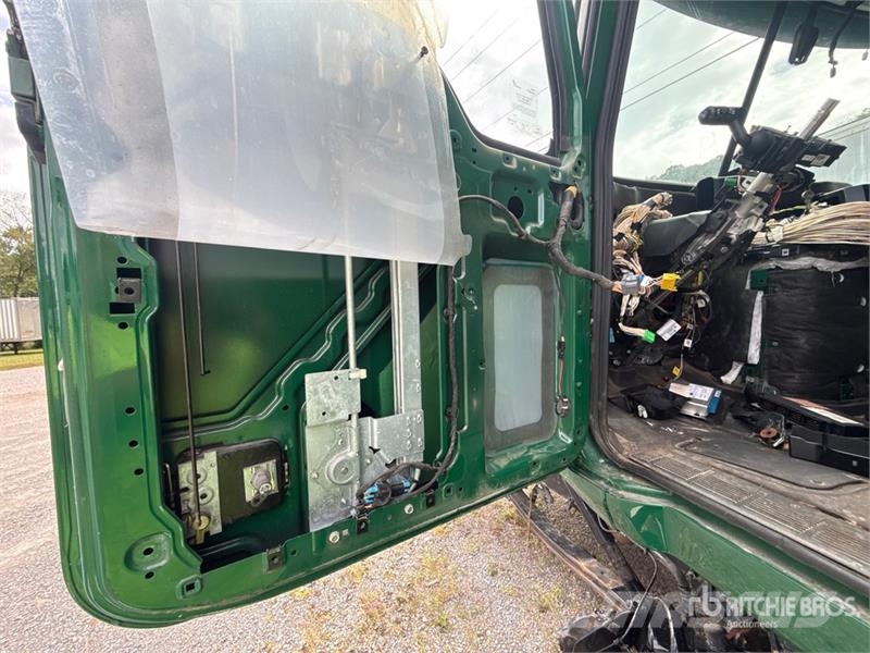 Mack AN64T 6x4 T/A Sleeper Truck Tractor (Inoperable) Naudoti vilkikai