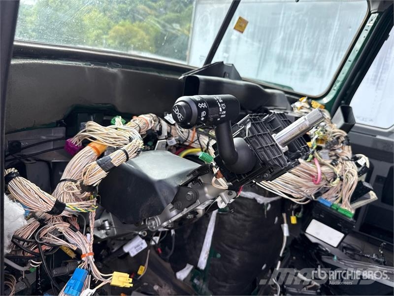 Mack AN64T 6x4 T/A Sleeper Truck Tractor (Inoperable) Naudoti vilkikai
