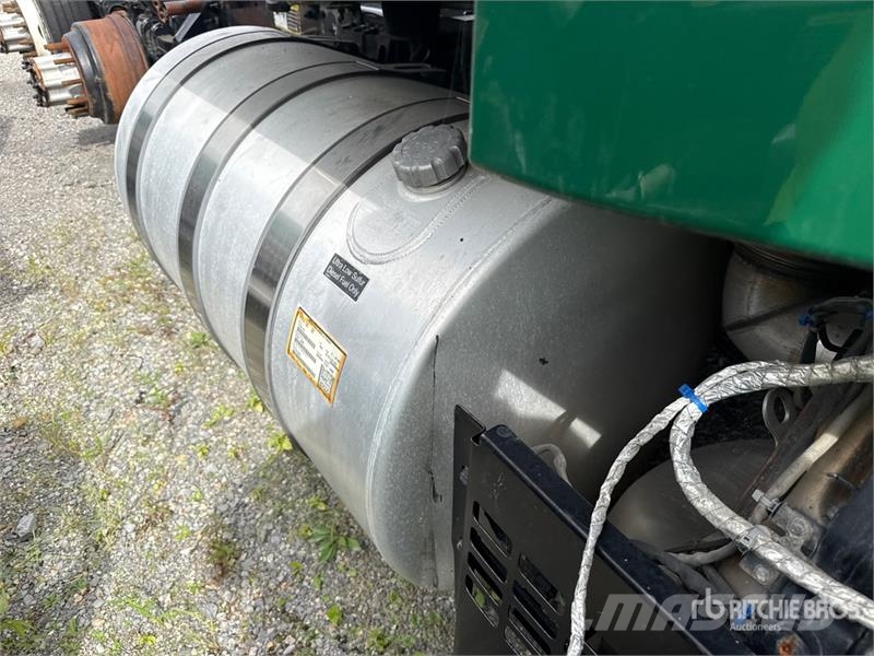 Mack AN64T 6x4 T/A Sleeper Truck Tractor (Inoperable) Naudoti vilkikai