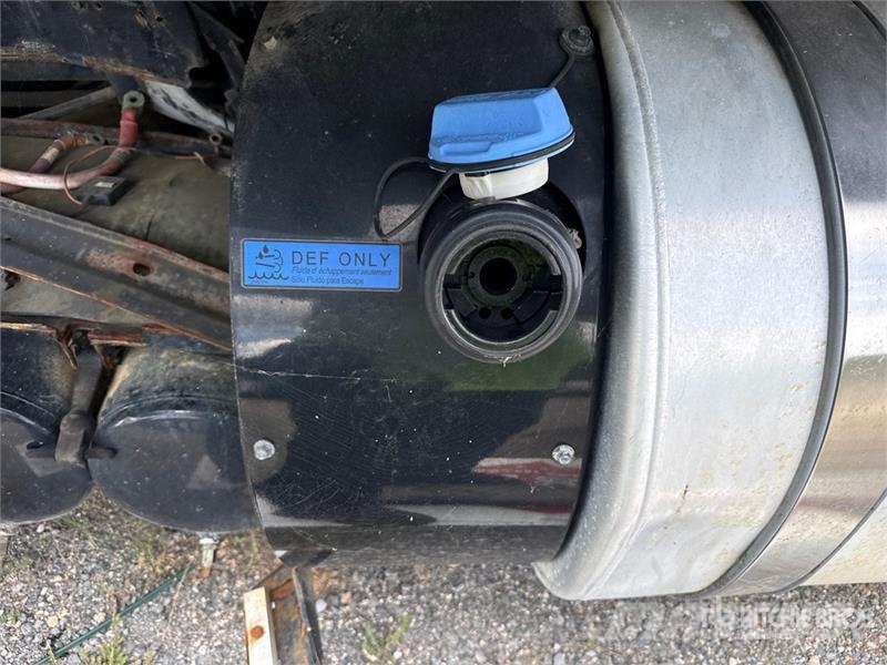 Mack AN64T 6x4 T/A Sleeper Truck Tractor (Inoperable) Naudoti vilkikai