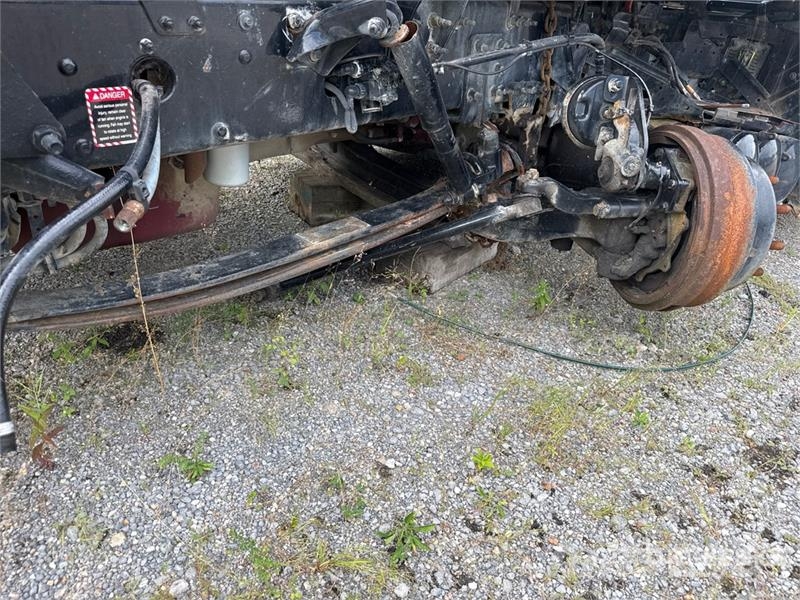 Mack AN64T 6x4 T/A Sleeper Truck Tractor (Inoperable) Naudoti vilkikai