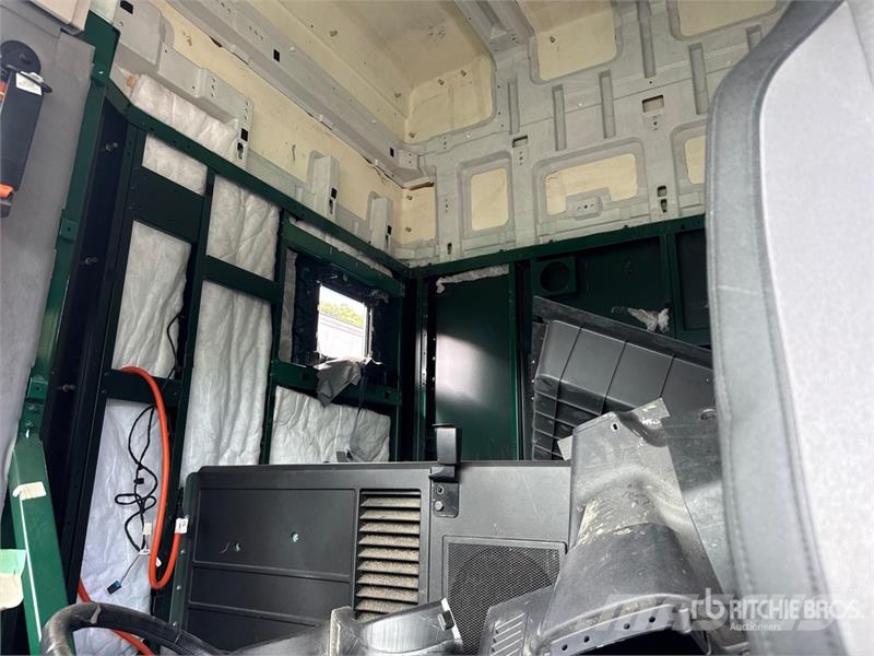 Mack AN64T 6x4 T/A Sleeper Truck Tractor (Inoperable) Naudoti vilkikai