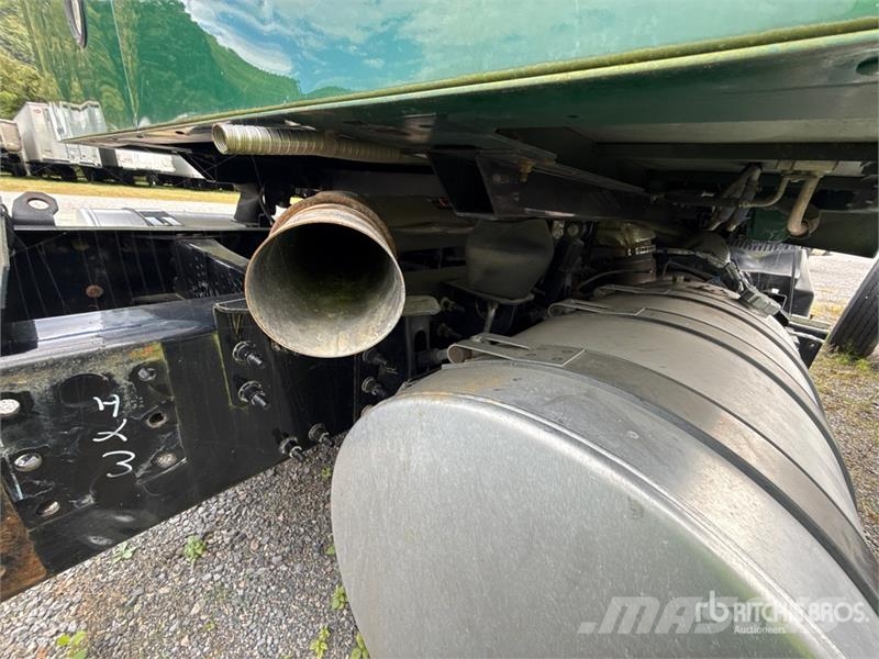 Mack AN64T 6x4 T/A Sleeper Truck Tractor (Inoperable) Naudoti vilkikai