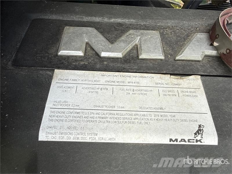 Mack AN64T 6x4 T/A Sleeper Truck Tractor (Inoperable) Naudoti vilkikai