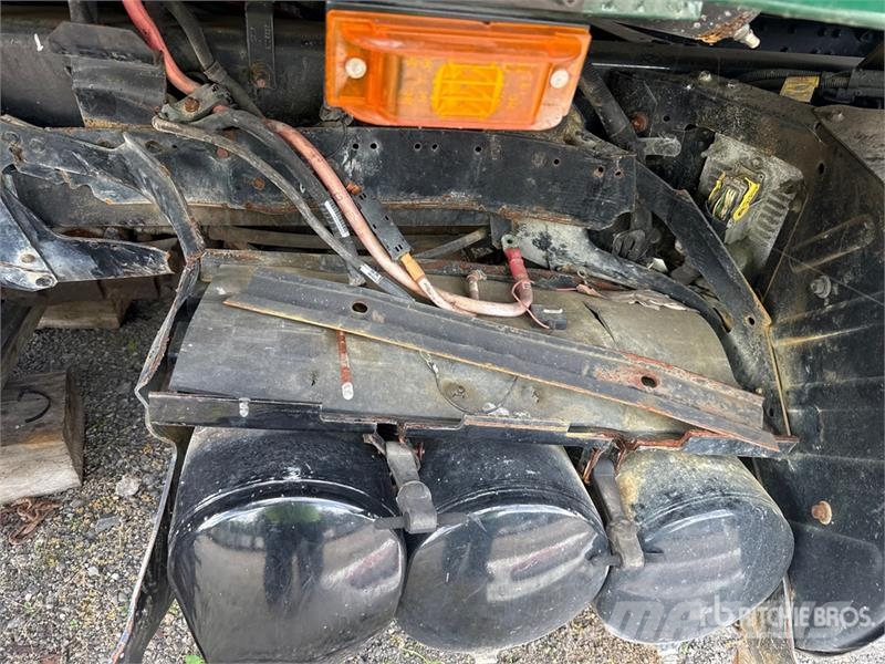 Mack AN64T 6x4 T/A Sleeper Truck Tractor (Inoperable) Naudoti vilkikai