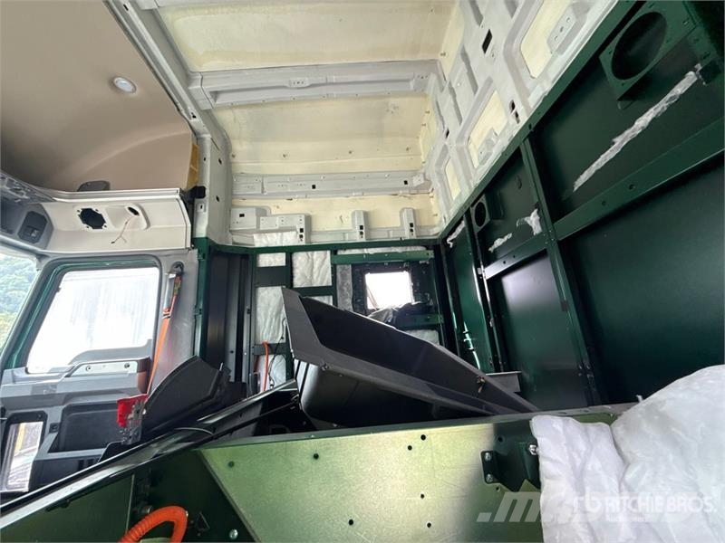 Mack AN64T 6x4 T/A Sleeper Truck Tractor (Inoperable) Naudoti vilkikai