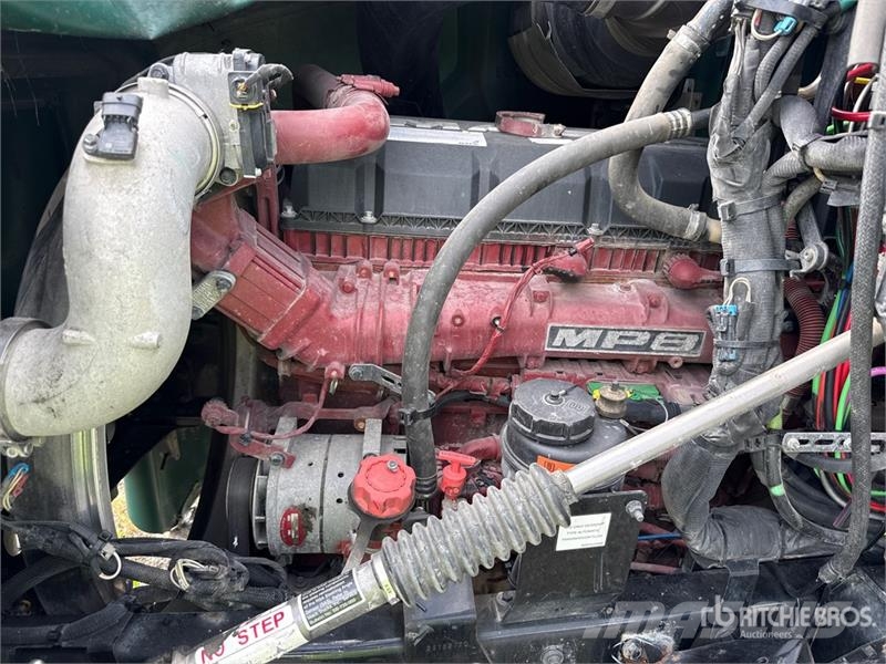 Mack AN64T 6x4 T/A Sleeper Truck Tractor (Inoperable) Naudoti vilkikai