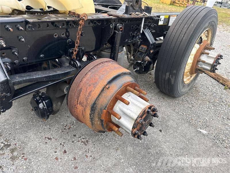 Mack AN64T 6x4 T/A Sleeper Truck Tractor (Inoperable) Naudoti vilkikai