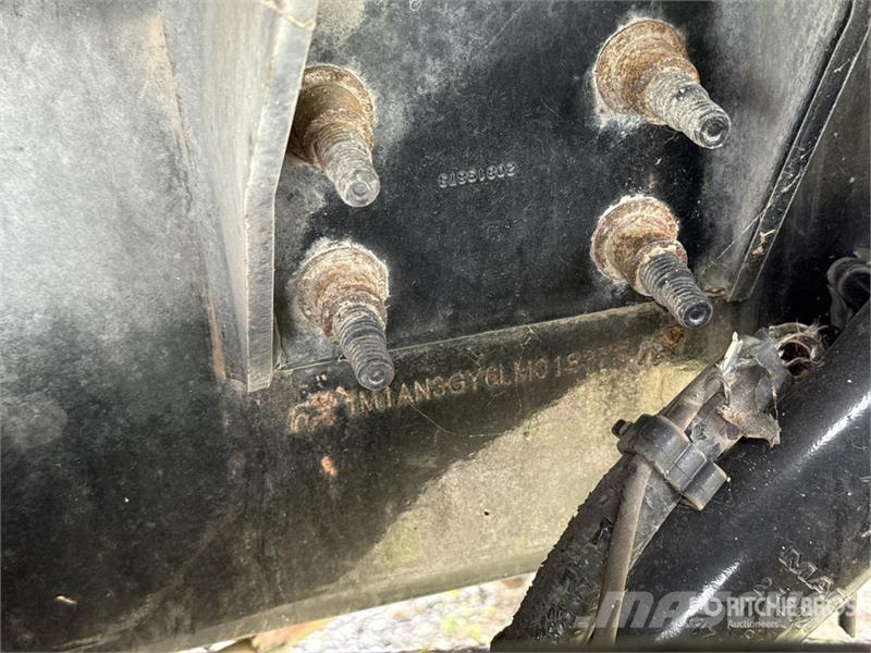 Mack AN64T 6x4 T/A Sleeper Truck Tractor (Inoperable) Naudoti vilkikai