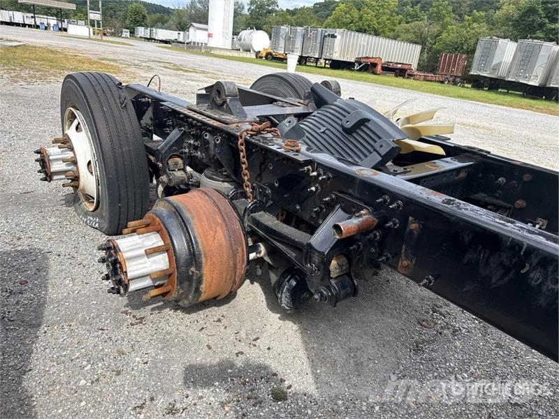 Mack AN64T 6x4 T/A Sleeper Truck Tractor (Inoperable) Naudoti vilkikai