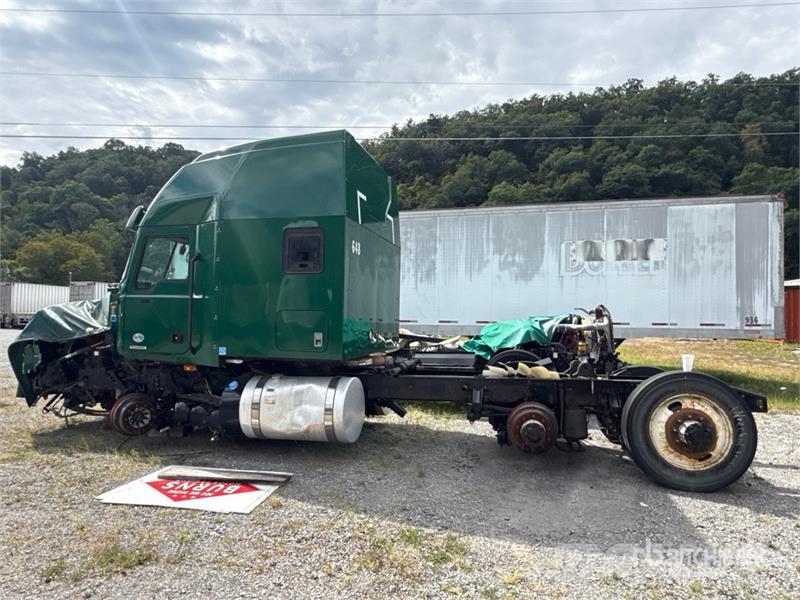 Mack AN64T 6x4 T/A Sleeper Truck Tractor (Inoperable) Naudoti vilkikai
