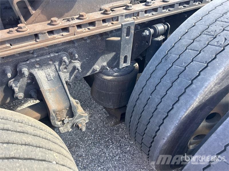 Mack Anthem 64T 6x4 T/A Day Cab Truck Tractor Vilcēji