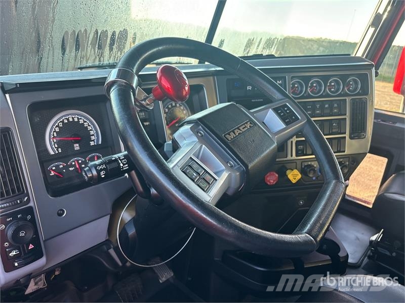 Mack Anthem 64T 6x4 T/A Sleeper Truck Tractor Tahače