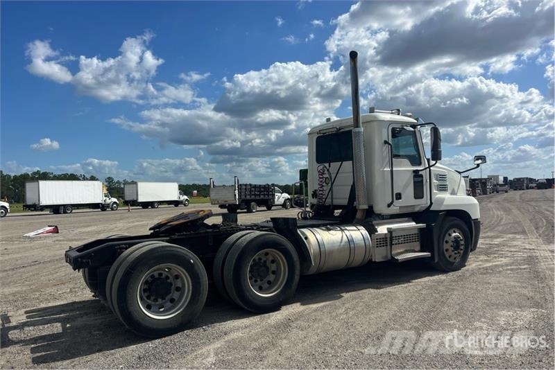Mack Anthem 64T 6x4 T/A Day Cab Truck Tractor Vilcēji