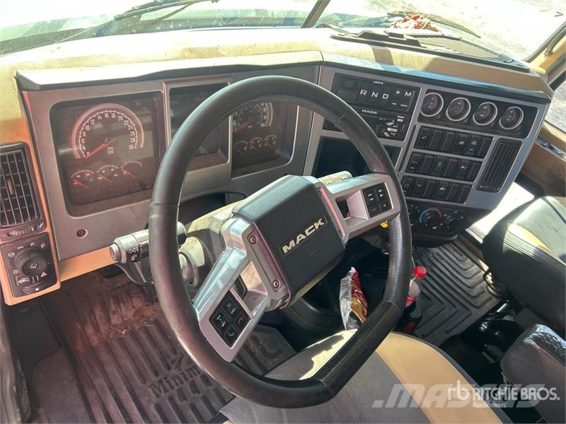 Mack Anthem 64T 6x4 T/A Day Cab Truck Tractor Vilcēji