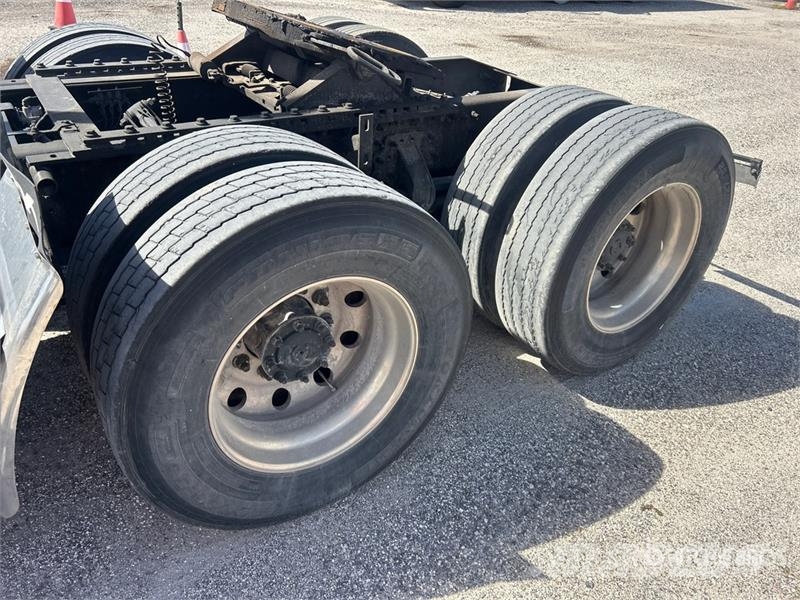 Mack Anthem 64T 6x4 T/A Day Cab Truck Tractor Vilcēji