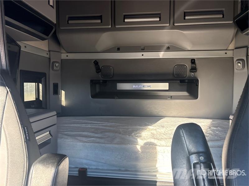 Mack Anthem 64T 6x4 T/A Sleeper Truck Tractor Tahače