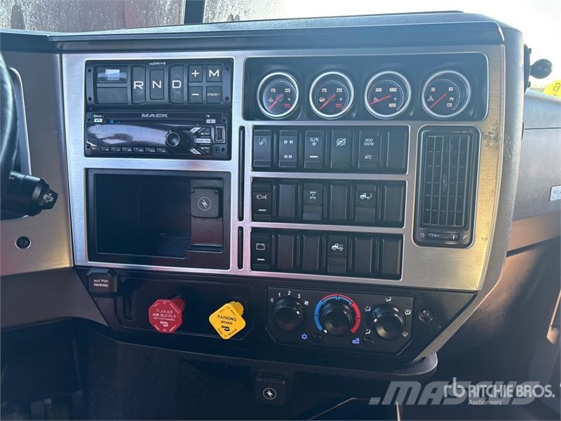 Mack Anthem 64T 6x4 T/A Sleeper Truck Tractor Tahače