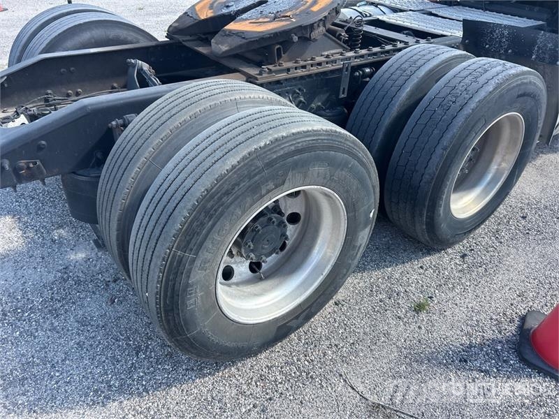 Mack Anthem 64T 6x4 T/A Day Cab Truck Tractor Vilcēji