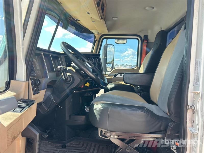 Mack Anthem 64T 6x4 T/A Day Cab Truck Tractor Vilcēji