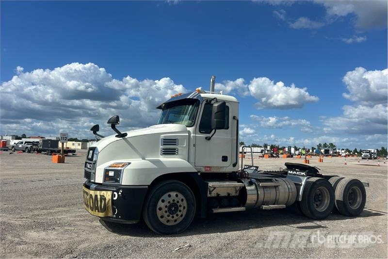 Mack Anthem 64T 6x4 T/A Day Cab Truck Tractor Vilcēji