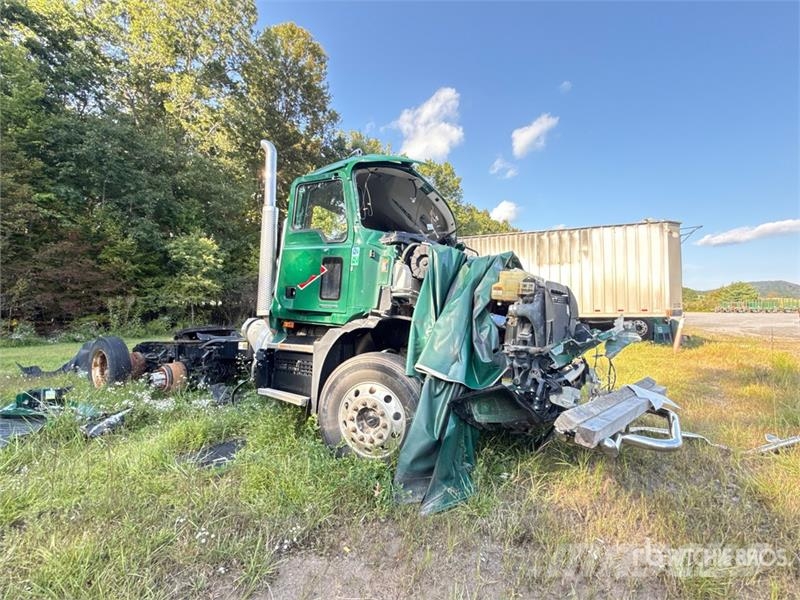 Mack Anthem 6x4 T/A Day Cab Truck Tractor (Inoperable) Prime Movers
