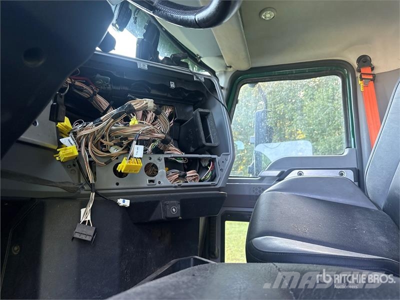 Mack Anthem 6x4 T/A Day Cab Truck Tractor (Inoperable) Vetopöytäautot