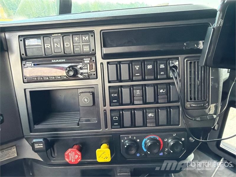 Mack Anthem 6x4 T/A Sleeper Truck Tractor Tracteur routier