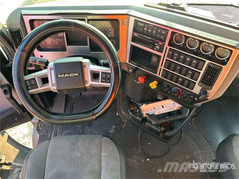 Mack Anthem 6x4 T/A Sleeper Truck Tractor 曳引機組件