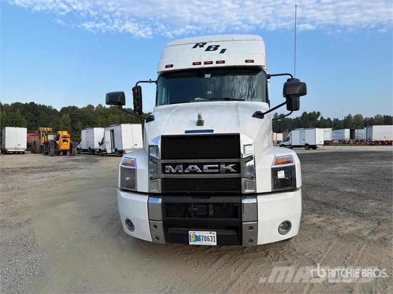 Mack Anthem 6x4 T/A Sleeper Truck Tractor Tracteur routier