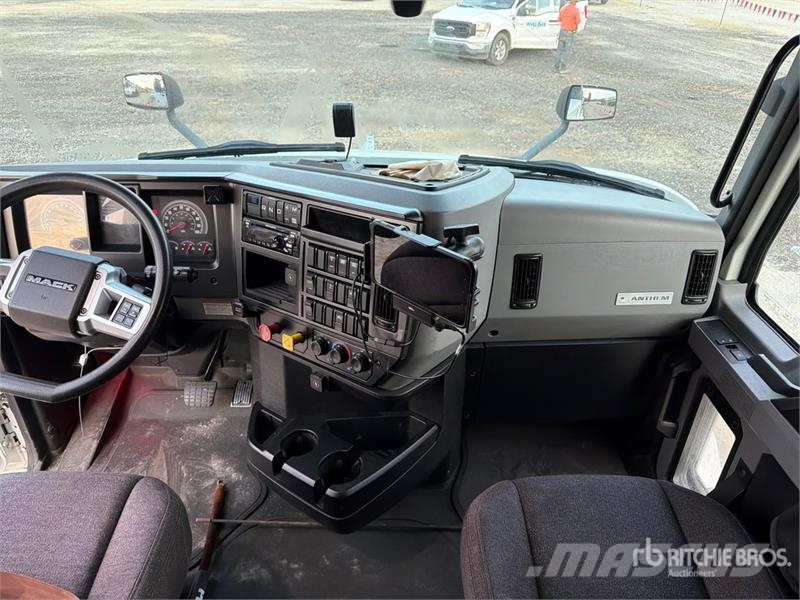 Mack Anthem 6x4 T/A Sleeper Truck Tractor Tracteur routier