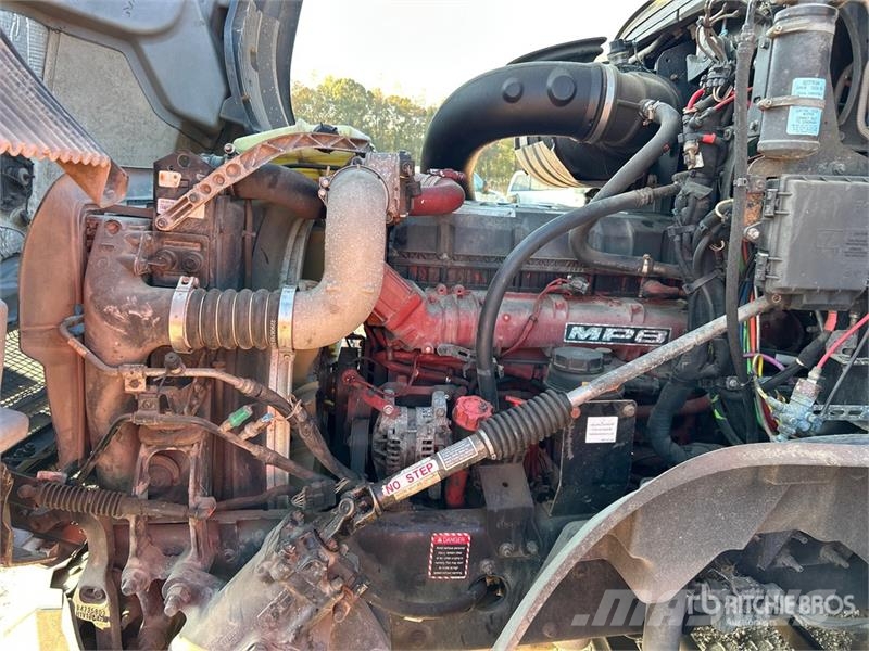 Mack Anthem 6x4 T/A Sleeper Truck Tractor 曳引機組件