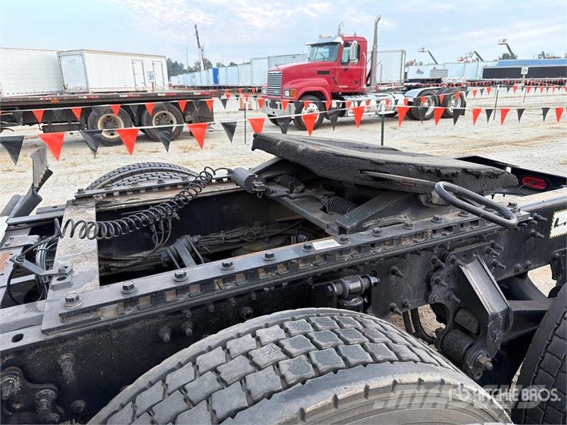Mack Anthem 6x4 T/A Sleeper Truck Tractor Tracteur routier