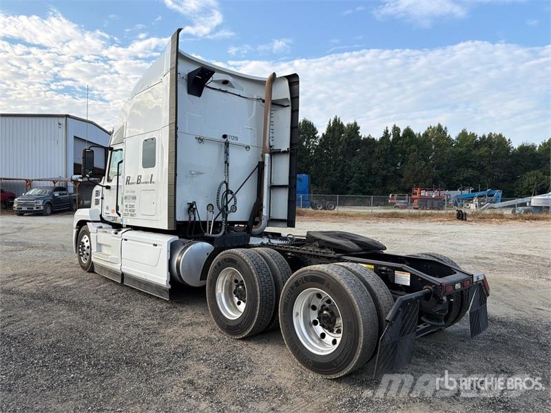 Mack Anthem 6x4 T/A Sleeper Truck Tractor Tracteur routier